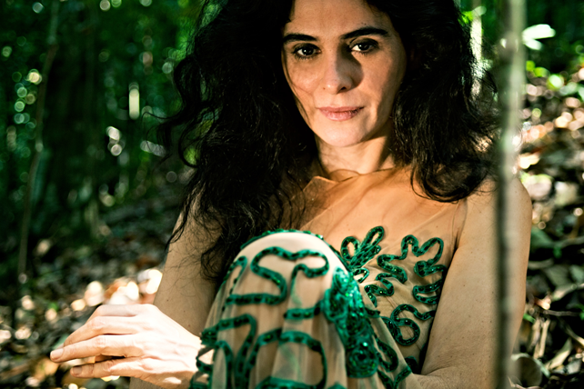 Mariana de Moraes presente Poética en Notorious