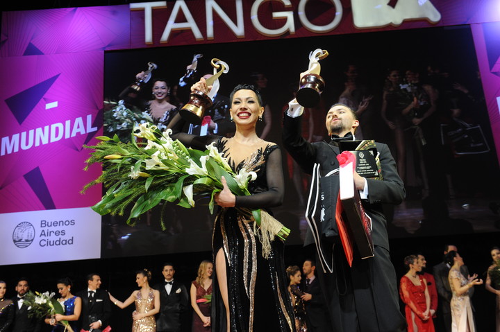 La pareja rusa ganadora del Festival y Mundial de Tango