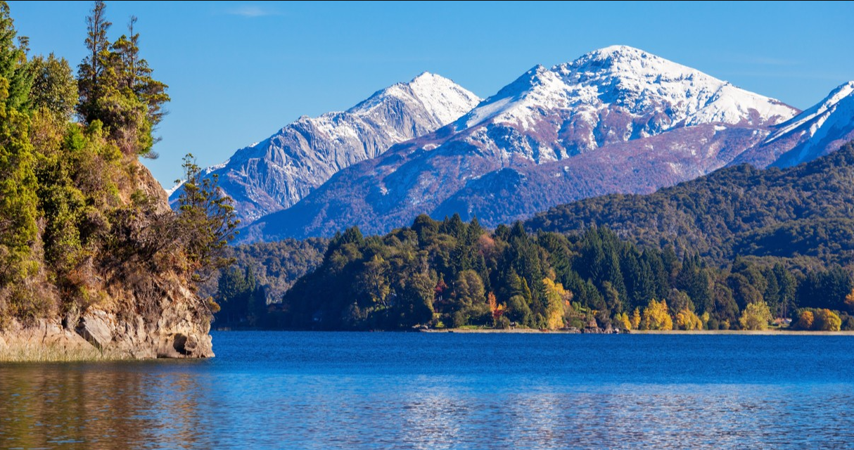 Río vuelve a recibir turistas: Bariloche y Las Grutas, los destinos más buscados.